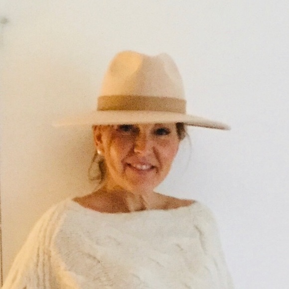 Meet your Posher, Christine - Picture 1 of 1